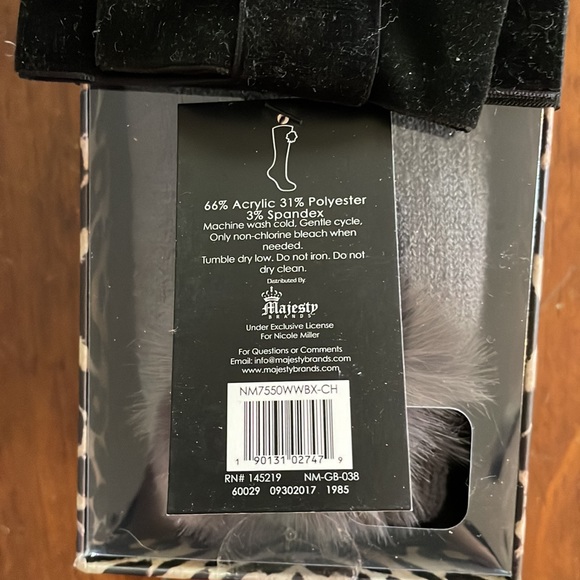 Nicole Miller Gray pom pom socks (sz 9-11) - Picture 4 of 9